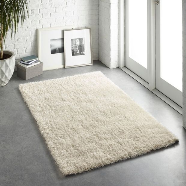Placing a bedroom rug